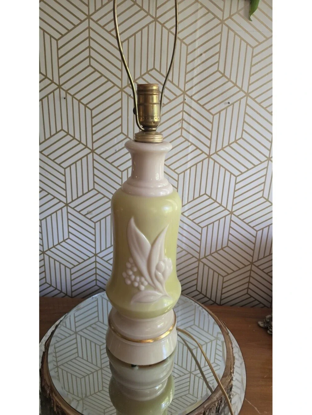 Vintage Aladdin Alacite Chartreuse Lily Of The Valley Lamp 3 Way Light Up Base